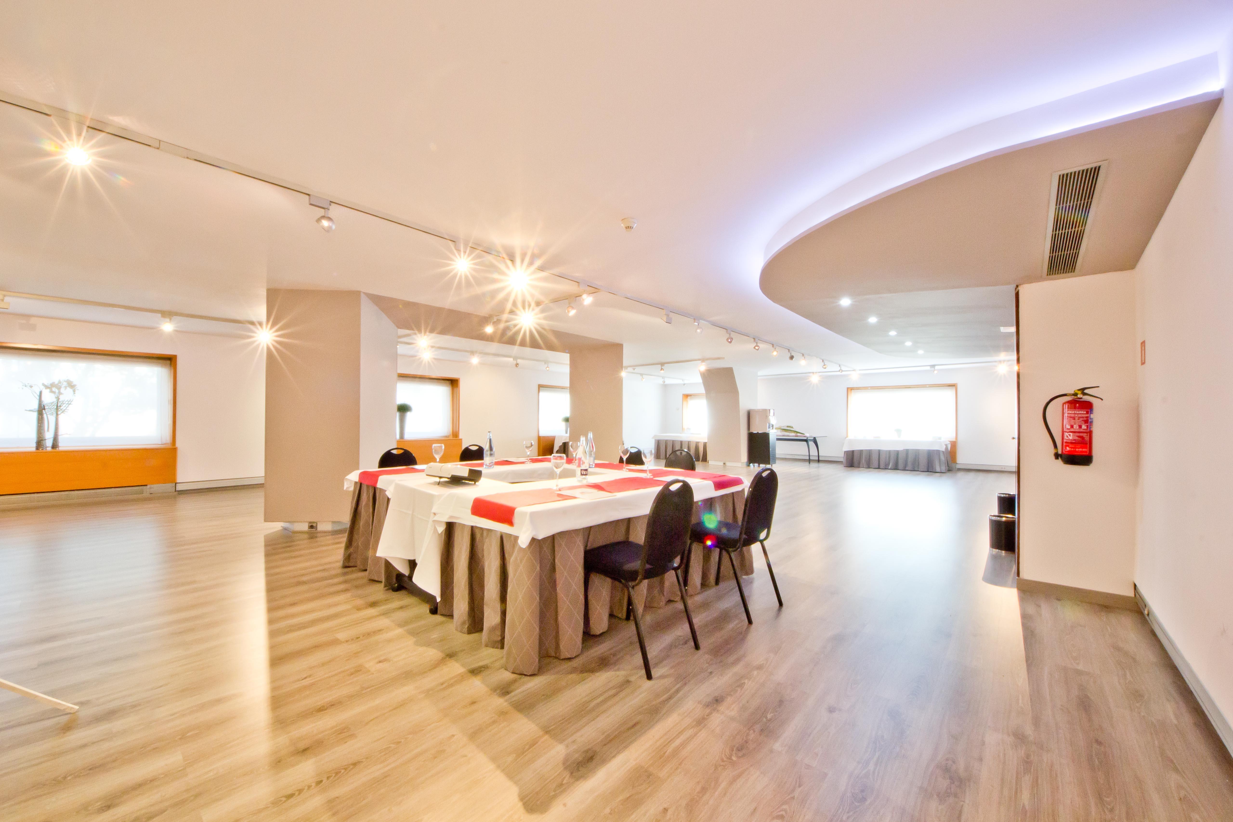 Aparthotel Atenea Valles Granollers Luaran gambar